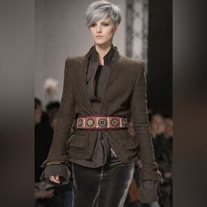 “Queen of stones” embroidered belt